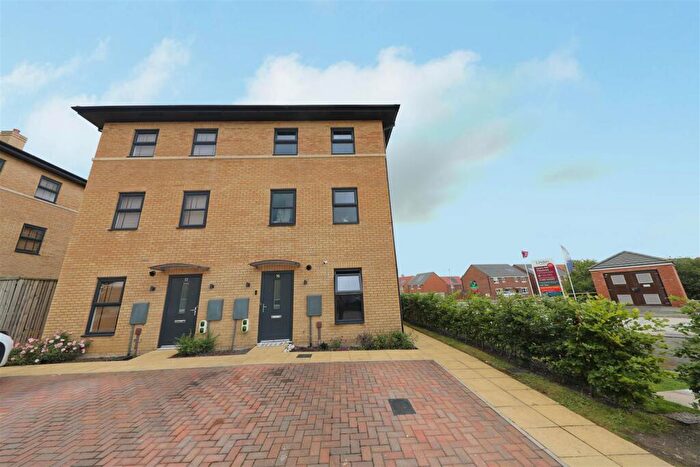 2 Bedroom Town House For Sale In Greensides Grove, Beverley, HU17