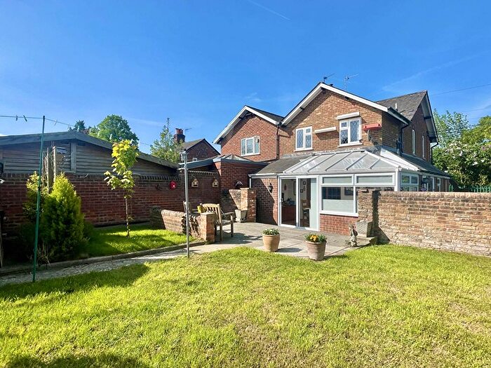 3 Bedroom Semi-Detached House For Sale In Ferry Road, South Stoke, RG8