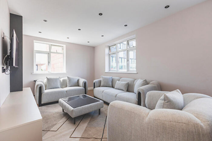 3 Bedroom Flat To Rent In Philpot Street, Whitechapel, E1