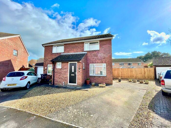 2 Bedroom Semi-Detached House For Sale In Ladycroft, Clevedon, Avon, BS21