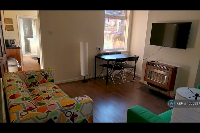 4 Bedroom Terraced House To Rent In Ashford Street, Stoke-On-Trent, ST4