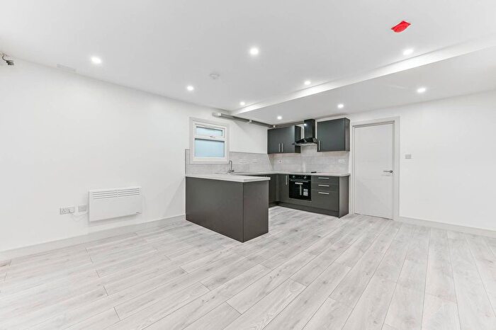 2 Bedroom Flat To Rent In Kidderminster Road, West Croydon, Croydon, CR0