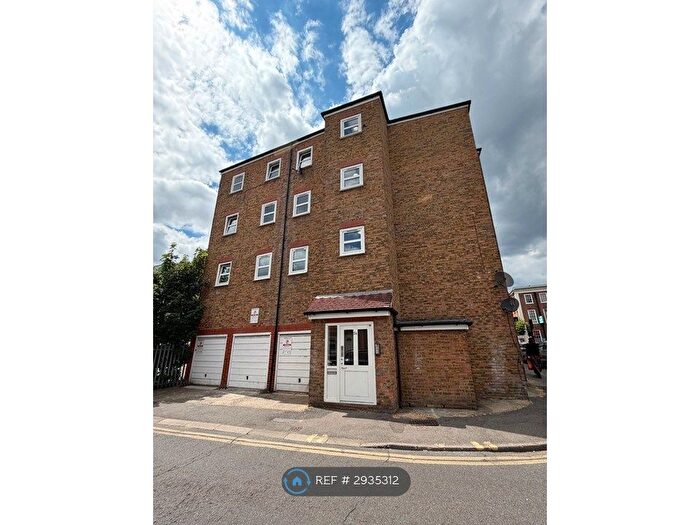 1 Bedroom Flat To Rent In Garnham St, London, N16