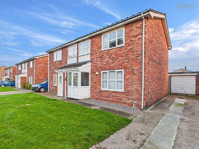 3 Bedroom Semi Detached House For Sale In Moulton Grove, Peterborough, PE3