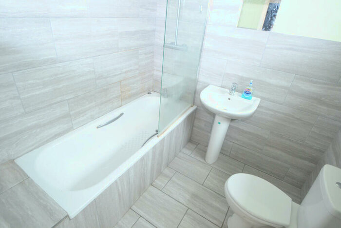 1 Bedroom Terraced House To Rent In Bastion Street ( Bed), Nottingham, NG7