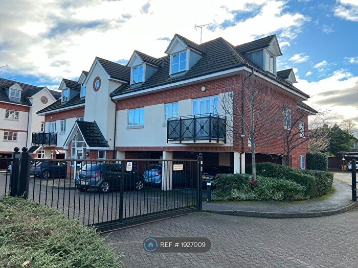 2 Bedroom Flat To Rent In Coy Court, Aylesbury, HP20