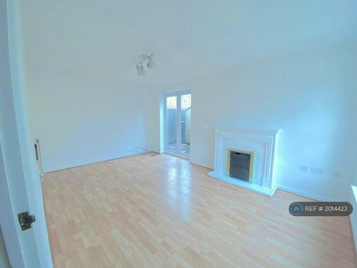 3 Bedroom Detached House To Rent In Livesey Close, London, SE28