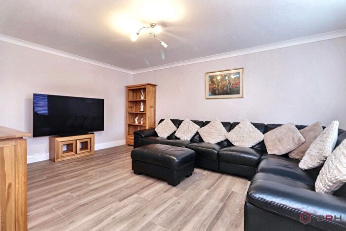 5 Bedroom Detached House For Sale In Pasture Way, Castleford, WF10