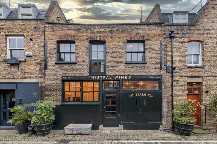 3 Bedroom Mews House To Rent In Junction Mews, London, W2