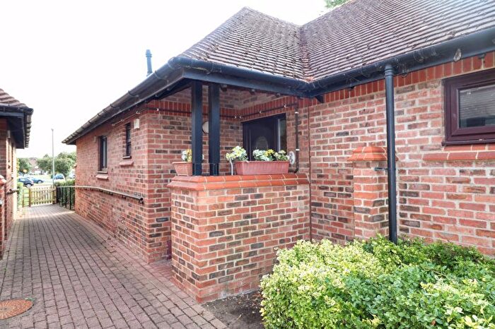 2 Bedroom Bungalow For Sale In Knowles Green, Milton Keynes, MK2