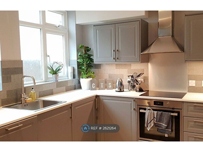 2 Bedroom Flat To Rent In Worple Road, London, SW20