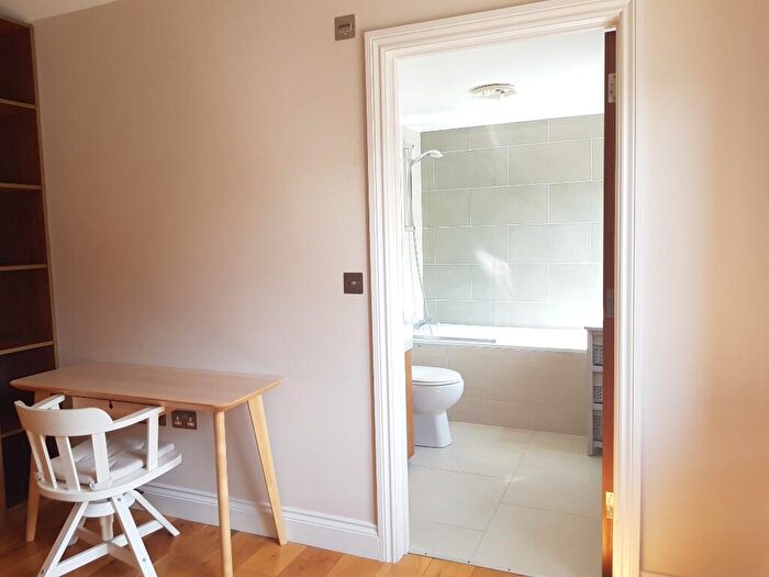 2 Bedroom Flat To Rent In Chalk Farm Road, London, NW1