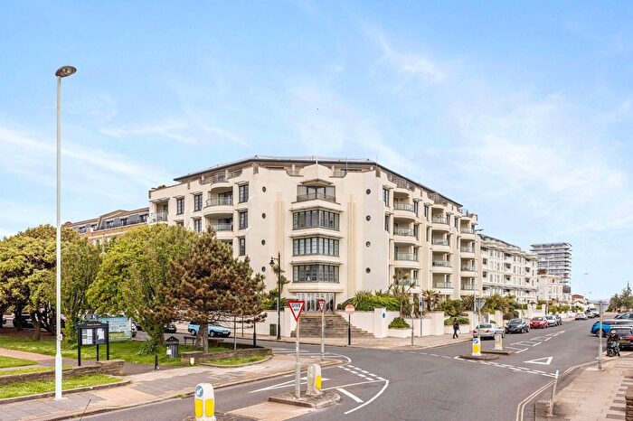3 Bedroom Flat For Sale In Steyne Gardens, Worthing, BN11