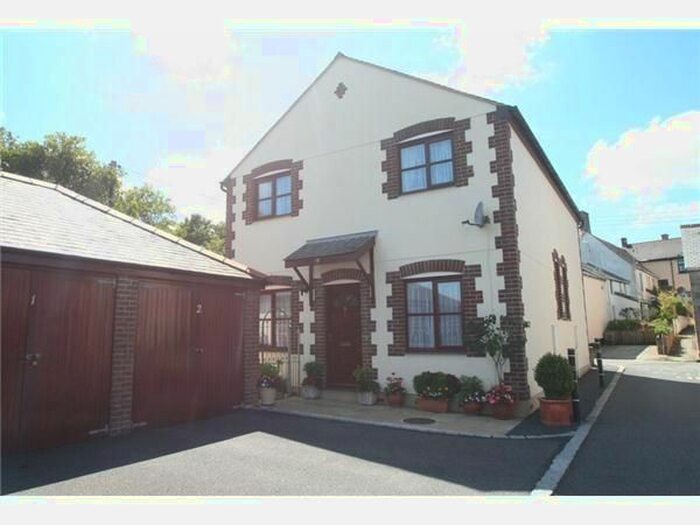 2 Bedroom Property To Rent In Rosewin Mews, Lower East Street, St. Columb, TR9
