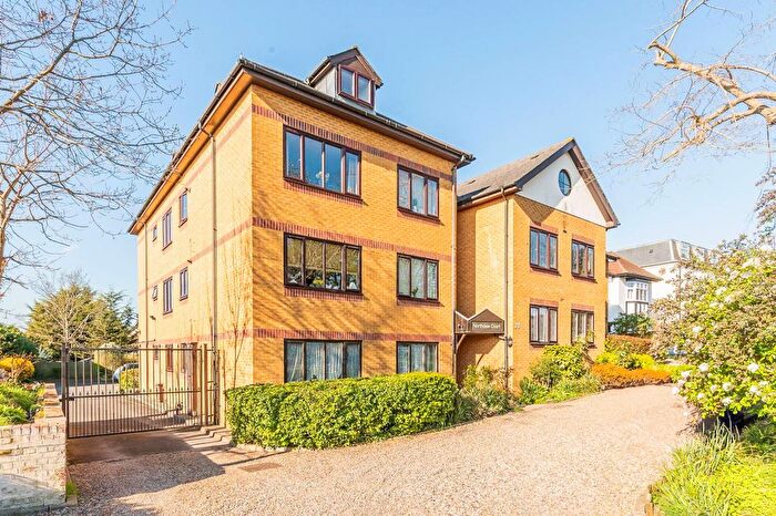 3 Bedroom Flat To Rent In South Norwood Hill, South Norwood, London, SE25