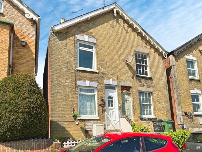 2 Bedroom Semi-Detached House For Sale In Arctic Road, Cowes, Isle Of Wight, PO31