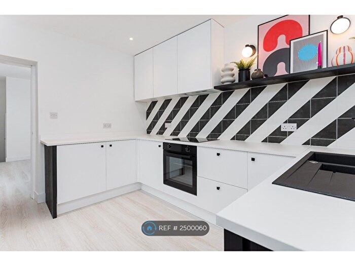 2 Bedroom Flat To Rent In Aigburth Road, Liverpool, L19