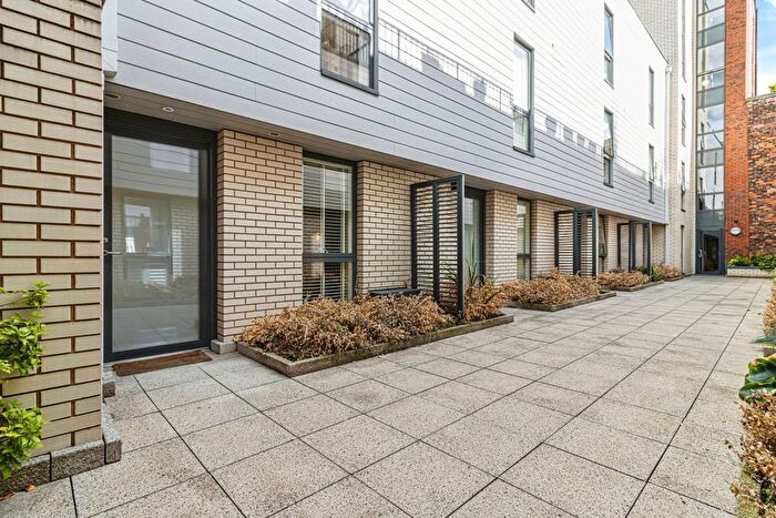 3 Bedroom Flat For Sale In Blossom Street, Manchester, M4
