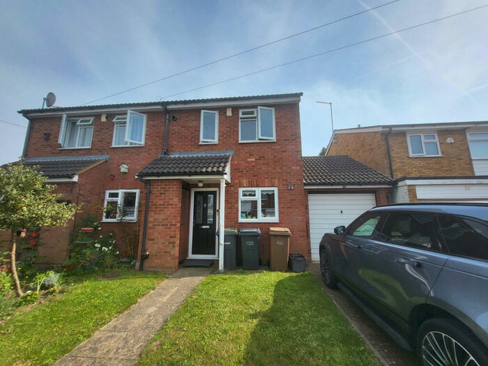 2 Bedroom Terraced House To Rent In Dawlish Road, Luton, Bedfordshire, LU4