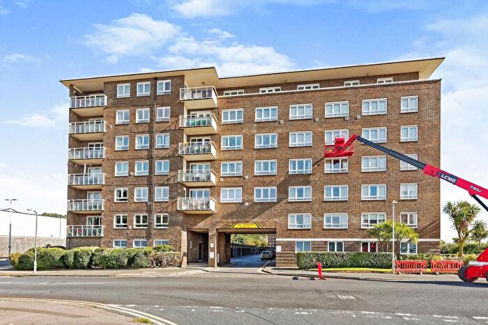 2 Bedroom Flat For Sale In The Gateway, Dover, CT16