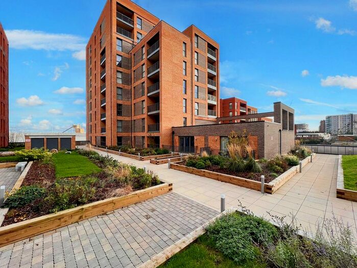 2 Bedroom Flat To Rent In Chailey Place, Hayes, UB3