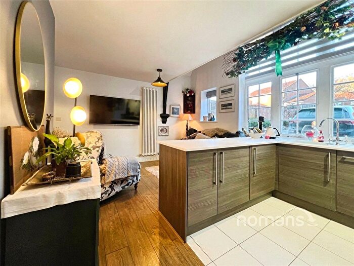 1 Bedroom Flat To Rent In Hospital Hill, Aldershot, Hampshire, GU11