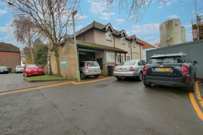 2 Bedroom Apartment To Rent In Highfield Avenue, Newbury, RG14