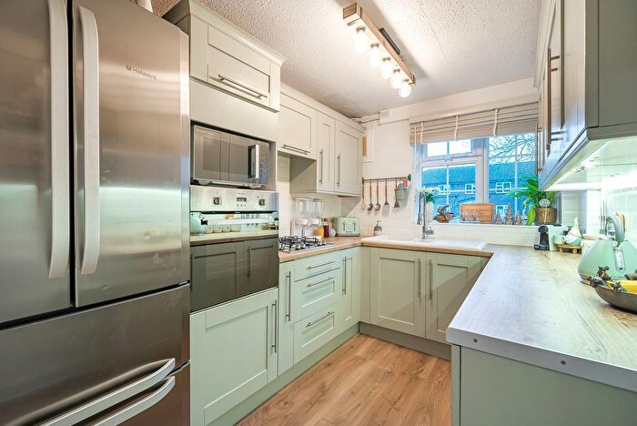 1 Bedroom Flat For Sale In Headley Drive, Epsom, KT18