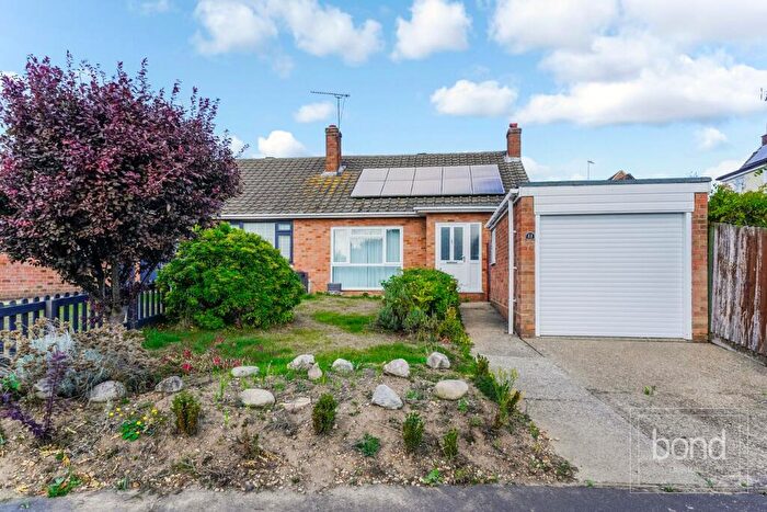 2 Bedroom Semi-Detached Bungalow For Sale In Runsell View, Danbury, Chelmsford, CM3