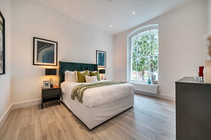 2 Bedroom Character Property For Sale In Woodside Avenue, Woodside Park, N12