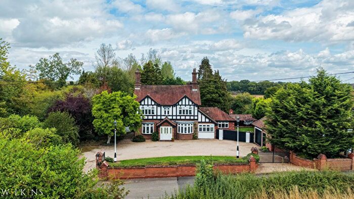 4 Bedroom Equestrian Property For Sale In Sutton Road, Tamworth, Staffordshire, B78