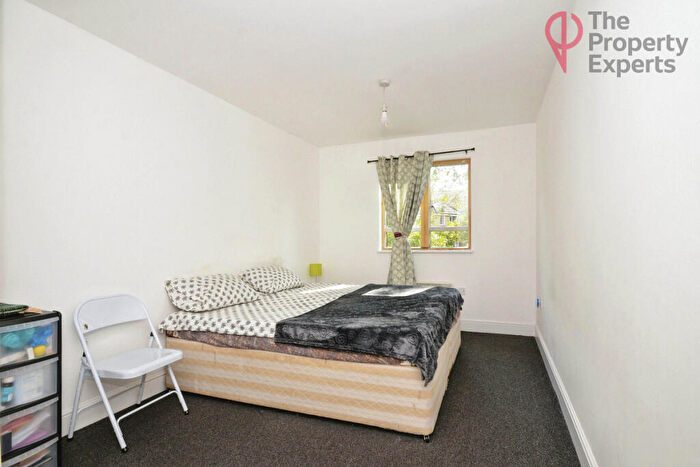 2 Bedroom Apartment For Sale In Sovereign Place, Harrow, HA1
