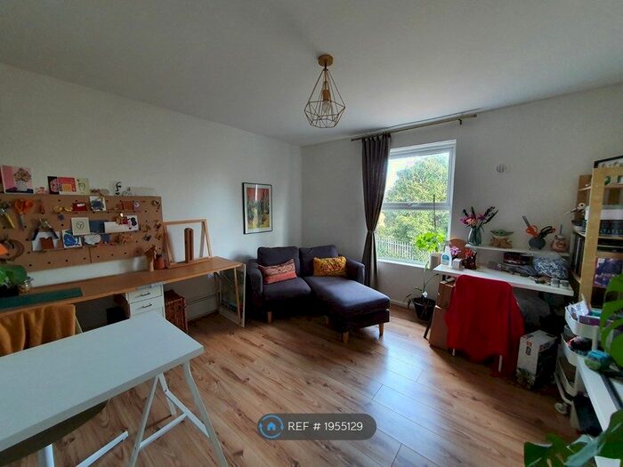 2 Bedroom Flat To Rent In Bayes Close, London, SE26