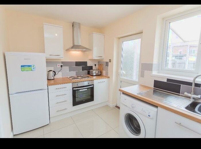 4 Bedroom Semi-Detached House To Rent In Ranworth Road, Norwich, NR5