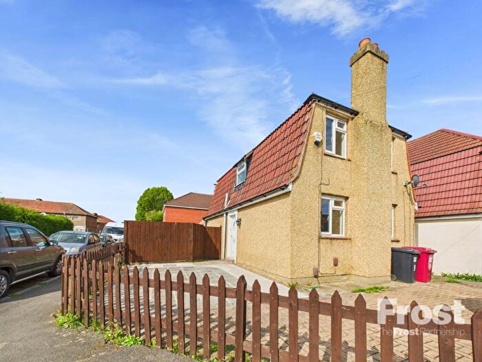 3 Bedroom Detached House To Rent In Elliman Avenue, Slough, Berkshire, SL2