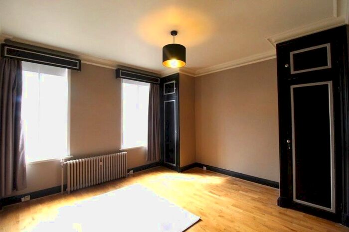 1 Bedroom Flat To Rent In Hallam Street, London, W1W