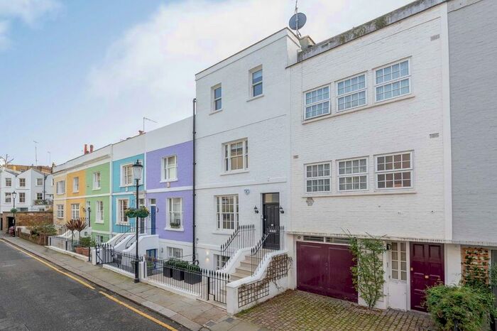 3 Bedroom Flat To Rent In Redfield Lane, London, SW5