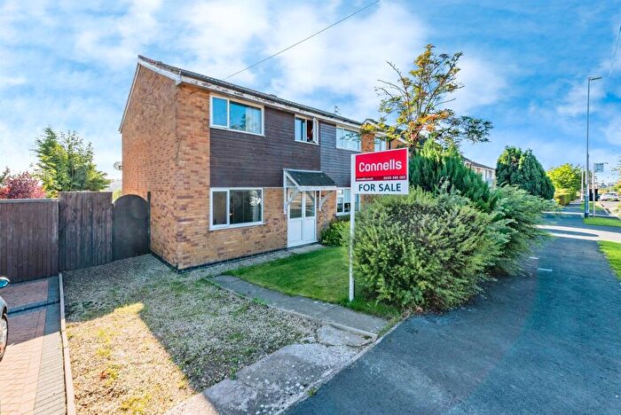 3 Bedroom Semi-Detached House For Sale In Stephenson Avenue, Gonerby Hill Foot, Grantham, NG31