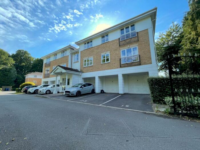 2 Bedroom Apartment To Rent In Old Bracknell Lane East, Bracknell, Berkshire, RG12