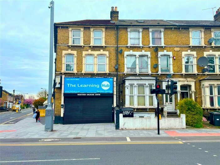 Flat To Rent In Hoe Street, Walthamstow, London, E17