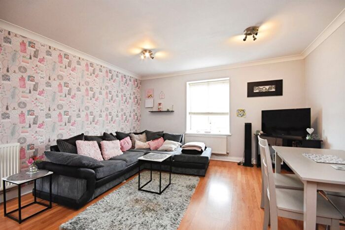 2 Bedroom Flat For Sale In Broomfield Road, Chelmsford, CM1