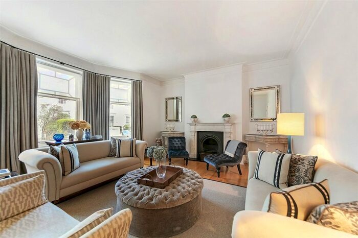 4 Bedroom Flat To Rent In Wynnstay Gardens, Kensington, London, W8