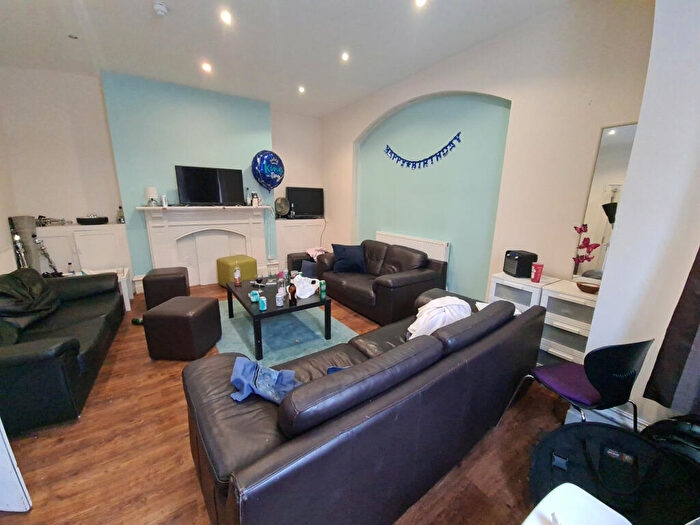 12 Bedroom House To Rent In Grosvenor Road, Leeds, LS6