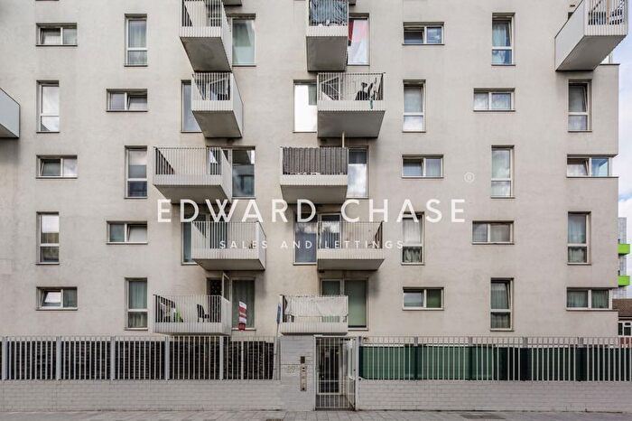 2 Bedroom Flat To Rent In Axe Street, Barking, IG11