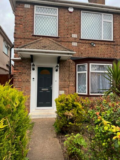 4 Bedroom Semi-Detached House To Rent In Addison Avenue, Hounslow, TW3