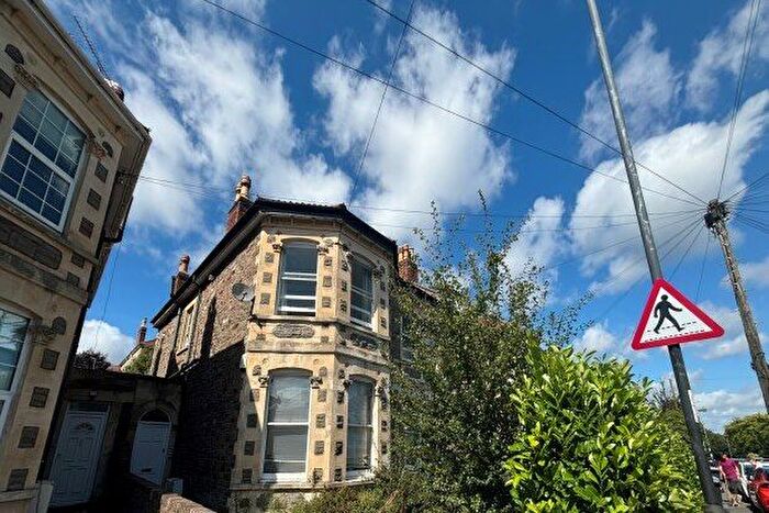 6 Bedroom Property To Rent In Chesterfield Road, Bristol, BS6