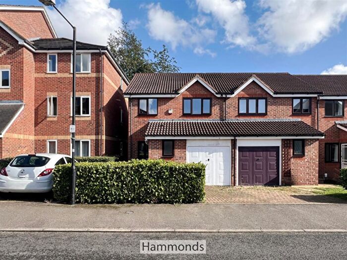 3 Bedroom Semi Detached House To Rent In Telegraph Place, London, E14