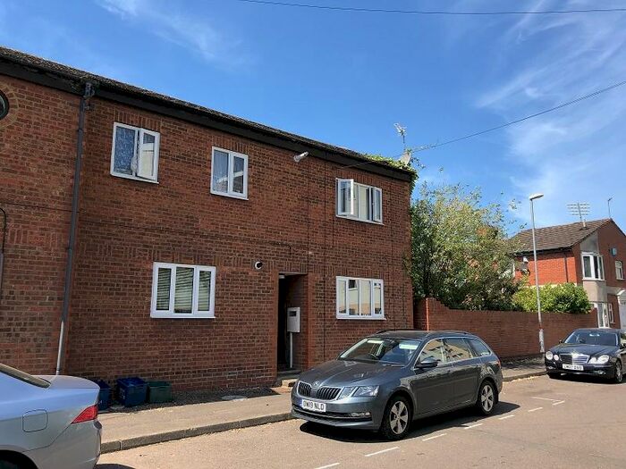 2 Bedroom Flat To Rent In Alma Street, Northampton, Northamptonshire., NN5