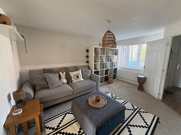 3 Bedroom End Of Terrace House For Sale In Desmond Rochford Way, Bishops Hull, Taunton, TA1