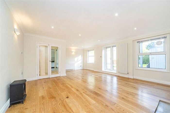 3 Bedroom Flat To Rent In Buckland Crescent, Belsize Park, NW3